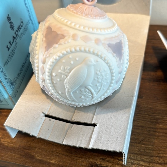 Lladro Bola Navidad Christmas Ornament in Box #5656 Dated 1989 Pink/White Ball - Picture 5 of 8